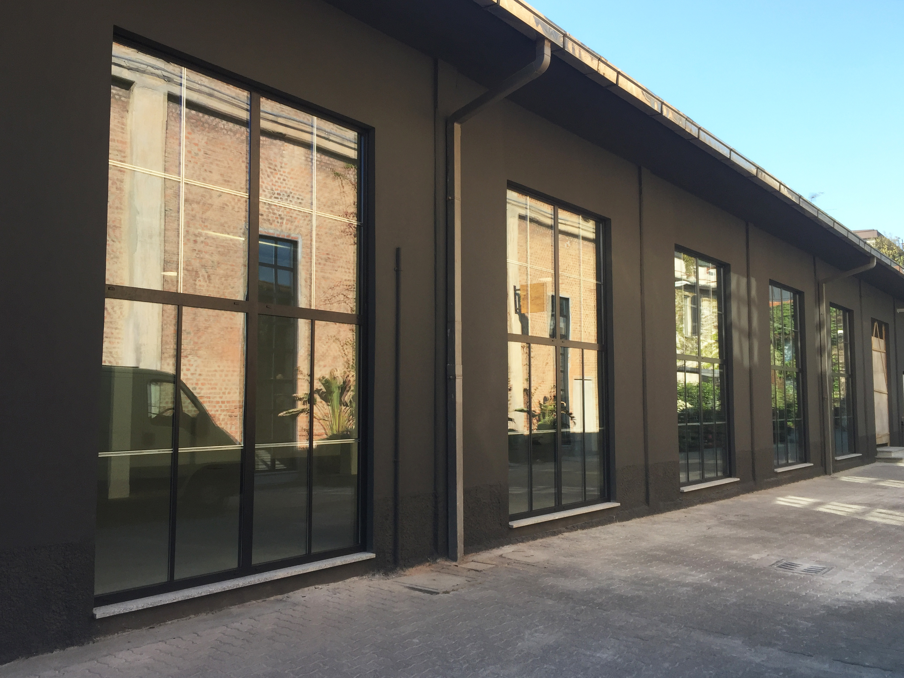 Opificio 31-Ponti - Officina, Open space, Showroom, Spazio industriale di 450mq in Via Tortona 31 | location disallestita 1